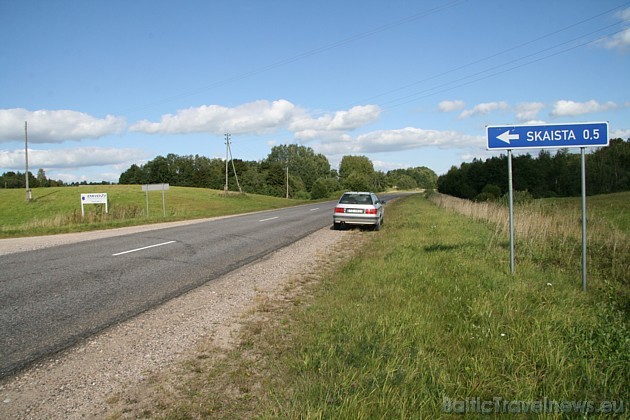 Pa ceļam no Krāslavas uz Dagdu ir apdzīvota vieta Skaista un baltā norāde liecina, ka tuvumā atrodas atpūtas komplekss Dridži pie Baltijas dziļākā eze 36363
