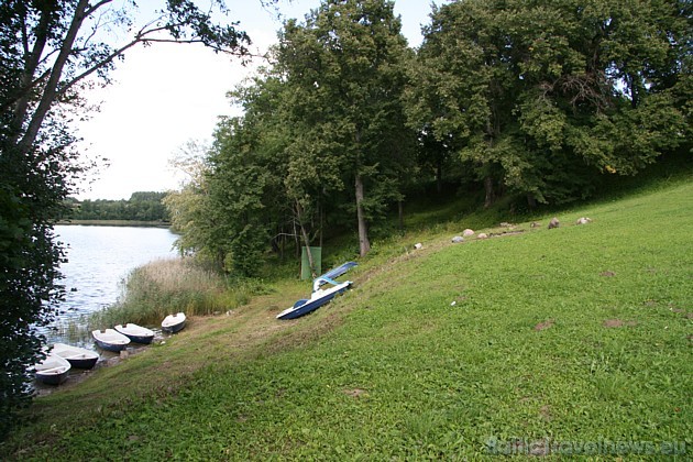 Vienpadsmit kilometrus garo ezeru var apceļot ar laivu vai ūdens velosipēdu 36377