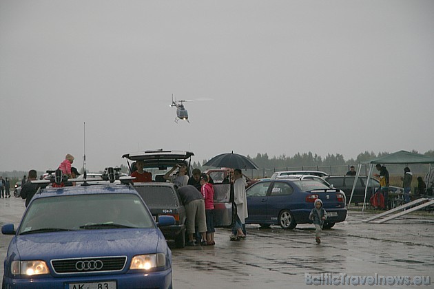 Daudzi dalībnieki sacensības varēja skatīt sacensības no helikoptera 36456