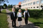 Pirmklasnieki dodas uz skolu 4