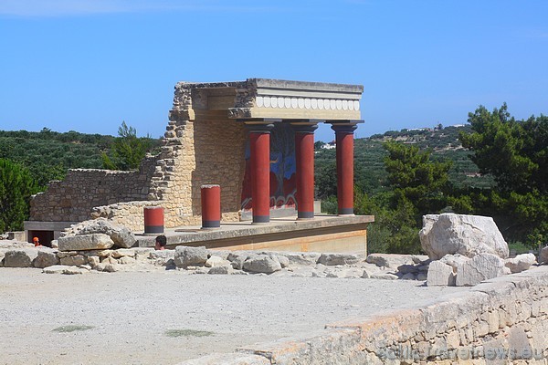 Apmēram 5 km attālumā no Krētas galvaspilsētas Heraklionas atrodas vēsturisks objekts - Knosas pils. Pirms četriem tūkstošiem gadu Knosa bija Krētas a 36603