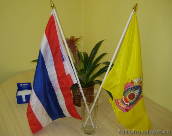 Taizemes valsts un karaļa karogi. Vairāk informācijas par ceļojumu aģentūru Thai Tour mājas lapā www.thaitour.lv 36670