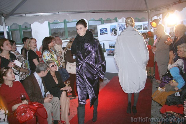 Itālijas kultūras vakara gaitā notika modes mākslinieces Baibas Ripas apģērbu kolekcijas demonstrācija 36802