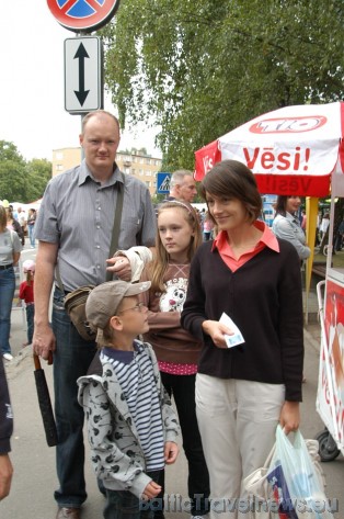 Star Tours organizētajā pasākumā, kas notika Jelgavas svētku ietvaros, piedalījās arī ģimenes ar bērniem 36821