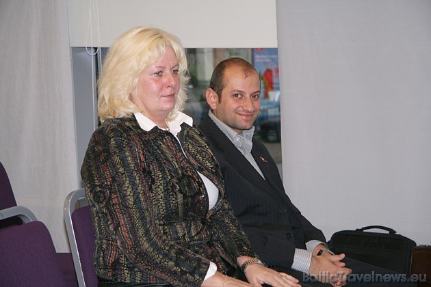 Sandra Bondare (Ar-tur direktore) un Selim Kasap (Turkish Airlines direktors Rīgā) 37235