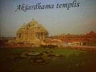 Akšardhama templis sevī iemieso Indijas kultūru 10 000 gadu garumā un atklāj visu senās Indijas krāšņumu, skaistumu un gudrību 18