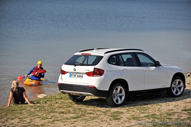 Protams, viena no BMW X1 mērķa grupām ir sportiskas jaunas ģimenes, kas dodas nelielos auto ceļojumos 37260