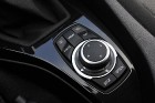 BMW X1 iemiesos sevī jaunās paaudzes vadības sistēmu BMW iDrive, kas atradīsies pa vidu pie ātrumu pārnesumu kloķa 15