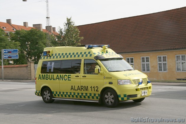 Dānijas ātrās medicīniskās palīdzības automašīna, kura tiek telefoniski izsaukta ar numuru 112 37626