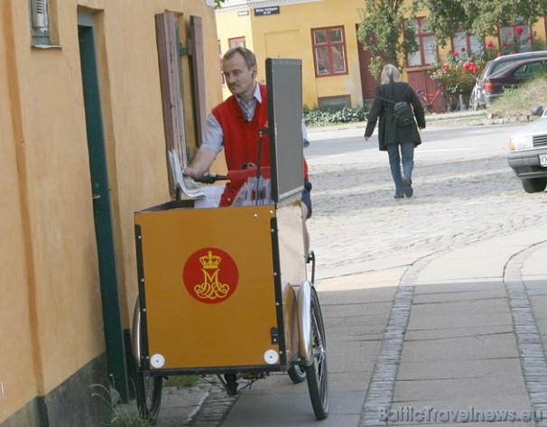 Lielākais Kopenhāgenas pastnieku vairums jaunākās avīžu ziņas vai vēstules izvadā ar speciālu pasta velosipēdu 37628