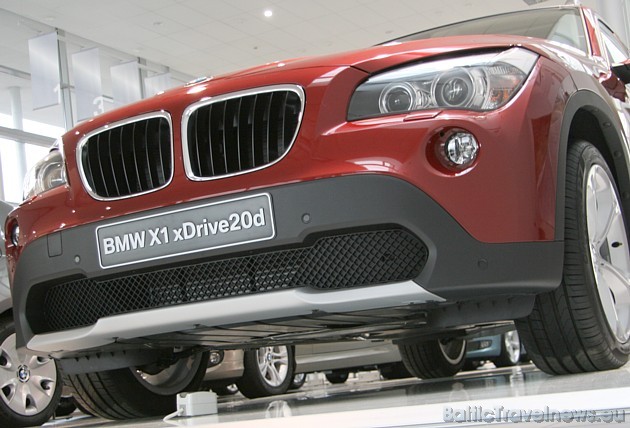 BMW X1 xDrive20d bāzes cena ir 34 400 eiro (Vācijā), bet attēlā esošajam modelim - 37 576 LVL 37633