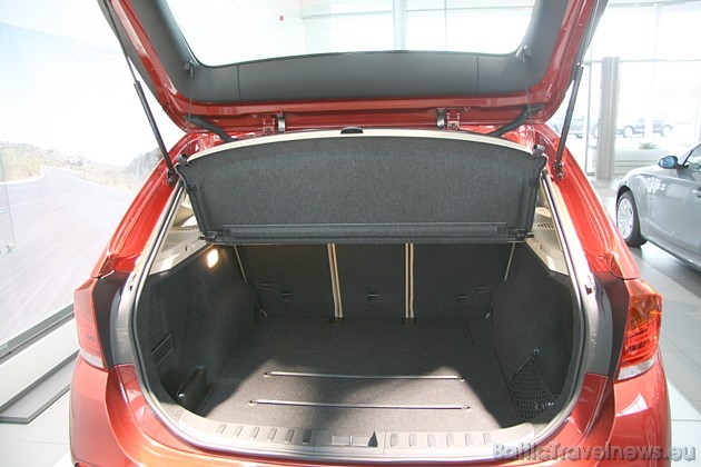 Bagāžas telpa ir 420 litri un lielajā versijā, nolaižot aizmugures sēdekļus 40/20/40, 1 350 litri 37636