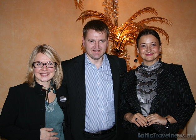 Inga Titarenko (BBH izpilddirektore mārketinga un pārdošanas jautājumos), Aivars Mackevičs (BalticTravelnews.com direktors) un Inna Milovanova (BBH SP 37714