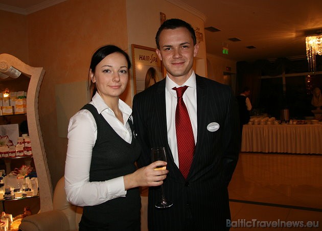 Anastastija Muzira (Baltic Beach Hotel viesu uzņemšanas nodaļas vadītāja) un Valdis Vanadziņš (Baltic Beach Hotel pārdošanas vadītājs) 37715