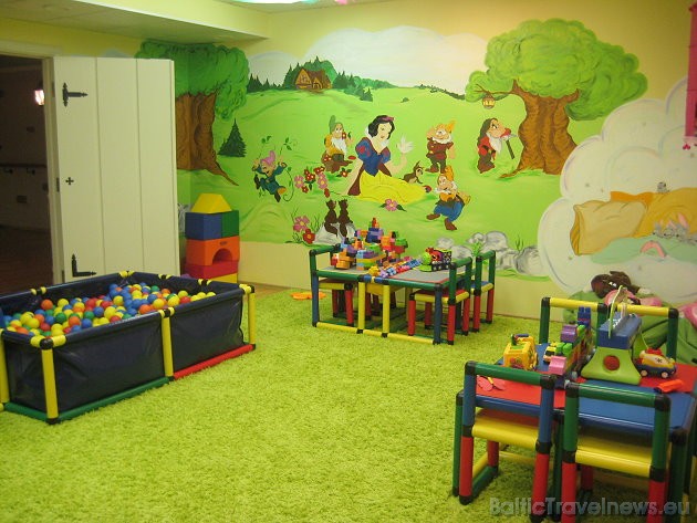 Kamēr vecāki bauda SPA procedūras vai vingro, bērni var pavadīt laiku speciāli aprīkotajā Bērnu istabā 37727
