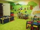 Kamēr vecāki bauda SPA procedūras vai vingro, bērni var pavadīt laiku speciāli aprīkotajā Bērnu istabā 12