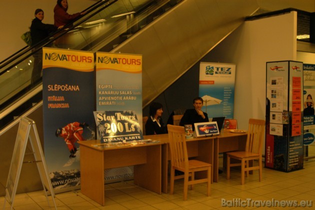 31.10.2009 Jelgavā VIVO tirdzniecības centrs sadarbībā ar tūrisma aģentūru Star Tours rīkoja Visu Zemo Cenu Nakti – nakts izpārdošanu 37971