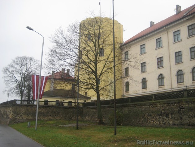 Informāciju par Rīgas pili, vienu no Latvijas Republikas prezidenta rezidencēm var atrast Valsts prezidenta kancelejas interneta vietnē www.president. 38172