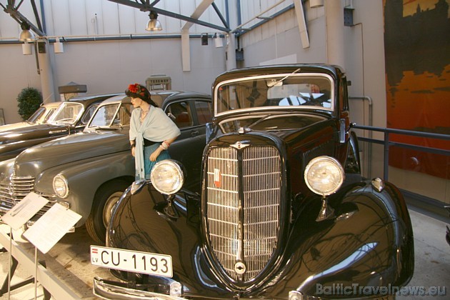 Rīgas Motormuzejs, kas darbojas kopš 1989.gada prezentē apmēram 200 senlaicīgas un retas automašīnas. 2008.gadā muzeju apmeklēja 61 000 ciemiņu 38211