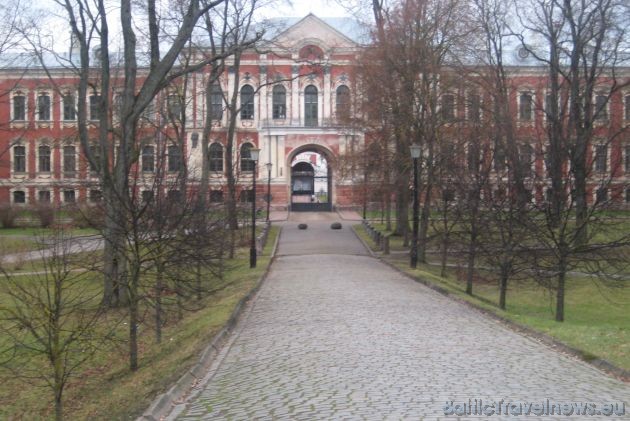 Vairāk informacijas par Jelgavas pili var atrast Latvijas Lauksaimniecības Universitātes interneta vietnē Bestsellers interneta vietnē http://www.llu. 38375