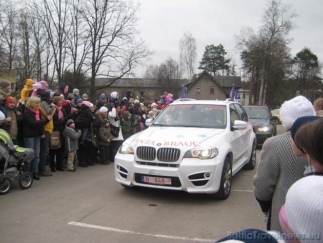 Tūninga BMW X5 palīdzēja Santa Klausam ātri nokļūt Rīgā, Olainē un Ogrē 38515