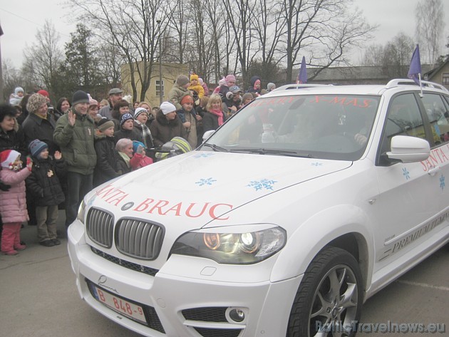 Santa Klauss no Lapzemes bija cerējis uz sniegu un ragavām, taču šoreiz bija jāizlīdzas ar BMW X5 38516