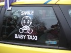 Bērnu taksometri Smile Baby Taxi ir aprīkoti ar bērnu auto sēdeklīšiem, mitrām salvetēm un jaukām dāvaniņām mazajiem pasažieriem 6