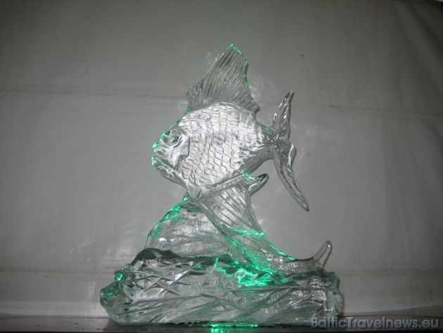 Filigrānās un smalki izstrādātās ledus skulptūras piesaista daudzu tirdzniecības parka Alfa apmeklētāju uzmanību 38691