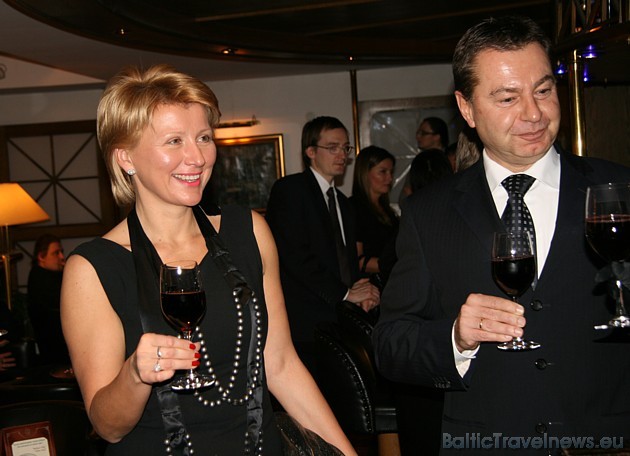 Katru viesi sagaidīja uzņēmuma Kolonna valdes priekšsēdētāja Ieva Plaude, kura tagad ir viesnīcas Hotel de Rome līdzīpašniece 38826