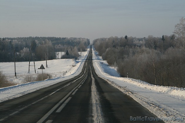 Latgales ceļos automašīnu nav daudz, un skaistās ziemas ainavas var aplūkot bez steigas 38984