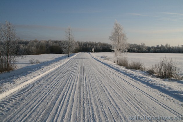 Īsta ziemas ainava uz Latgales ceļiem, kas klāti ar sniega segu 38992