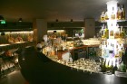 Apaļais bārs, kas atrodas virs restorāna zonas, piedāvā bagātīgu vīnu, stiprā alkohola un kokteiļu izvēli, kas spēj apmierināt arī visprasīgako klient 9