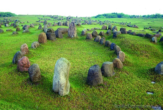 Uz ziemeļiem no Limfjorda atrodas Skandināvijā lielākā dzelzs laikmeta ciemata drupas un vikingu laikmeta akmeņu veidojums 39056