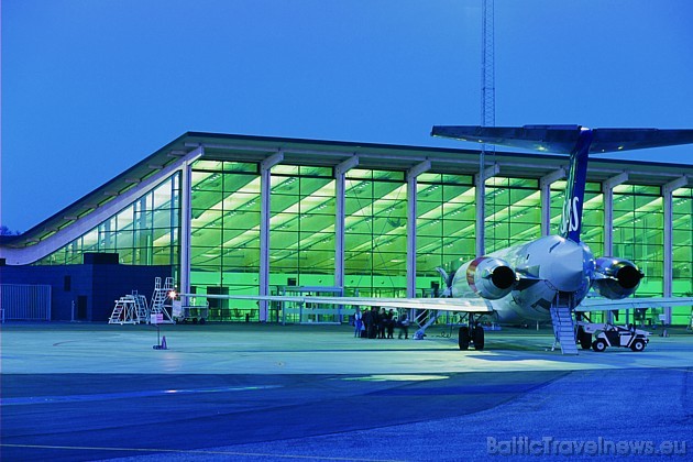Ālborgā ir arī lidosta, kas atrodas netālu no pilsētas. Turp aizlidot var ar lidsabiedrības SAS reisiem no Kopenhāgenas 39068