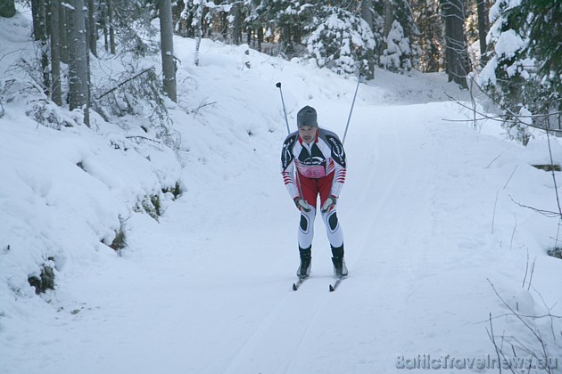 Ogres Zilo kalnu samērā grūtajās trasēs devās gan profesionāli slēpotāji, gan šī sporta veida cienītāji 39229