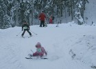 Mazo slēpotāju prieku nespēja sabojāt pat kritieni 5