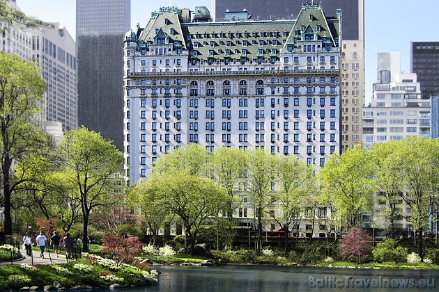 Luksusa viesnīca Plaza Hotel Piektajā avēnijā ir divdesmitstāvīga ēka, kas kopā ar citiem objektiem kļuvusi par Ņujorkas atpazīšanas zīmi 39277