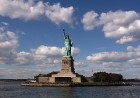 Brīvības statuja, ko ASV dāvināja Francija, ir Ņujorkas pazīstamākais tūrisma objekts 2