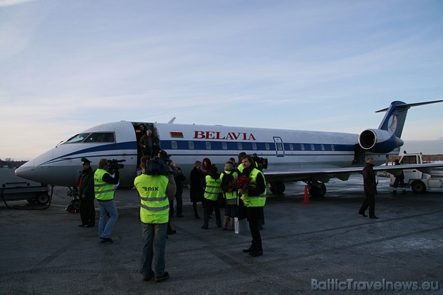Pirmo Belavia lidojumu uz Rīgu svinīgi sagaidīja lidostas un plašsaziņas līdzekļu pārstāvji 39298