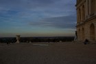No pils pakalna paverās brīnišķīgs skats uz Versaļas pilsētu 15