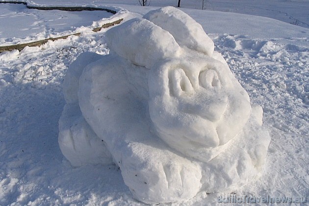 23. un 24.01.2010 Līvānos pie Latgales mākslas un amatniecības centra jau piekto reizi norisinājās Sniega skulptūru plenērs 39419