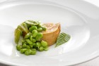 Šefpavārs Aduriz pavārmākslu ir studējis - zinību klāstā ietilpst arī foie gras, zosu aknu pastētes, gatavošana, kā apgūšanai pavārs veltījis divus ga 6