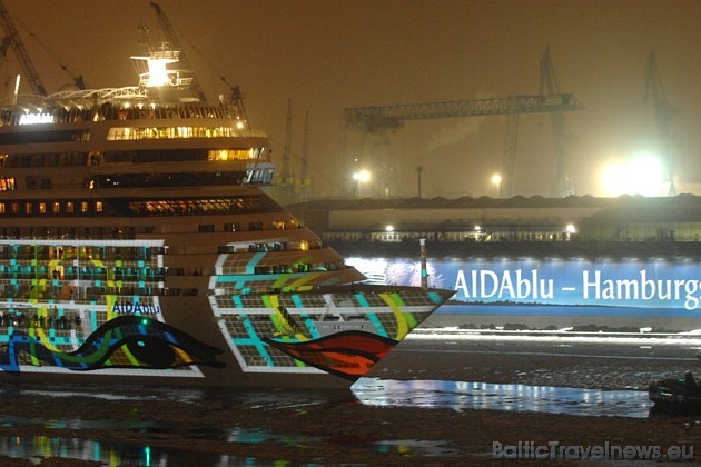 09.02.2010 Vācijas ostas pilsētā Hamburgā tika nokristīts AIDA Cruises jaunais kruīza kuģis AIDAblu 39809