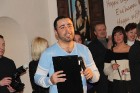 Atklāšanas pasākuma vadītājs dziedātājs Roberto Meloni, kas kļuvis par restorāna seju 11