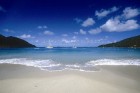 Protams, palmas, pina colada, saules, smiltis un silti viļņi ir neatņemama Puertoriko sastāvdaļa... 2