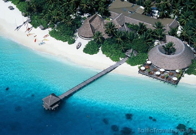 Maldivu salu atoli sastāv no koraļļiem, bet vienu no otra tos atdala lagūnas 40977