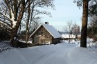 Altja zvejniekciems atrodas 90 kilometrus no Igaunijas galvaspilsētas Tallinas, un ziemā te dzīvo tikai kādi pārdesmit cilvēki 14