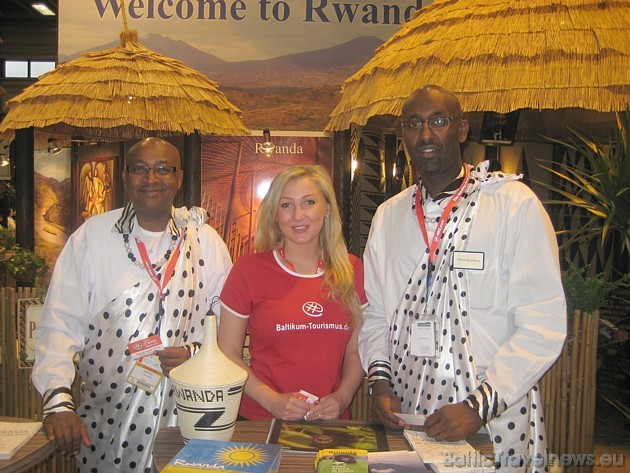 Ruandas pārstāvji saņem Travel Card 2010 41206