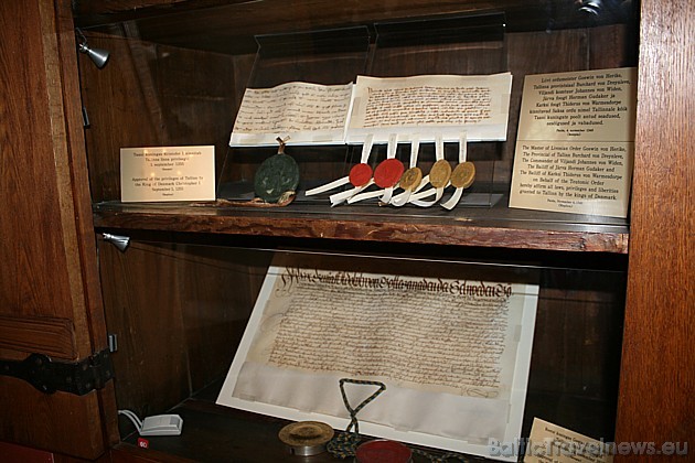 Muzeja ekspozīcijā atrodas dažādu gadsimtu senie dokumenti un zīmogi 41274