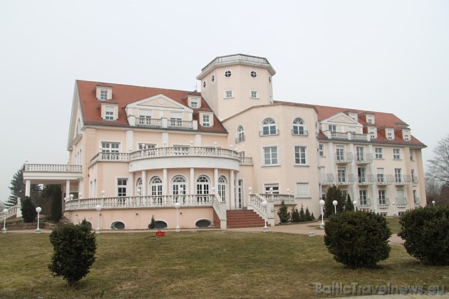 Skaistā, pilij līdzīgā ēkā Vācijas galvaspilsētā Berlīnē atrodas četru zvaigžņu viesnīca 1a Park Hotel Berlin Schloss Kaulsdorf 41618